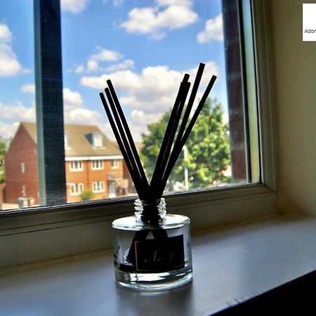 2 Bedroom Apartment At Dagenham , Adonai Serviced Accommodation, Free Wifi And Parking Luaran gambar
